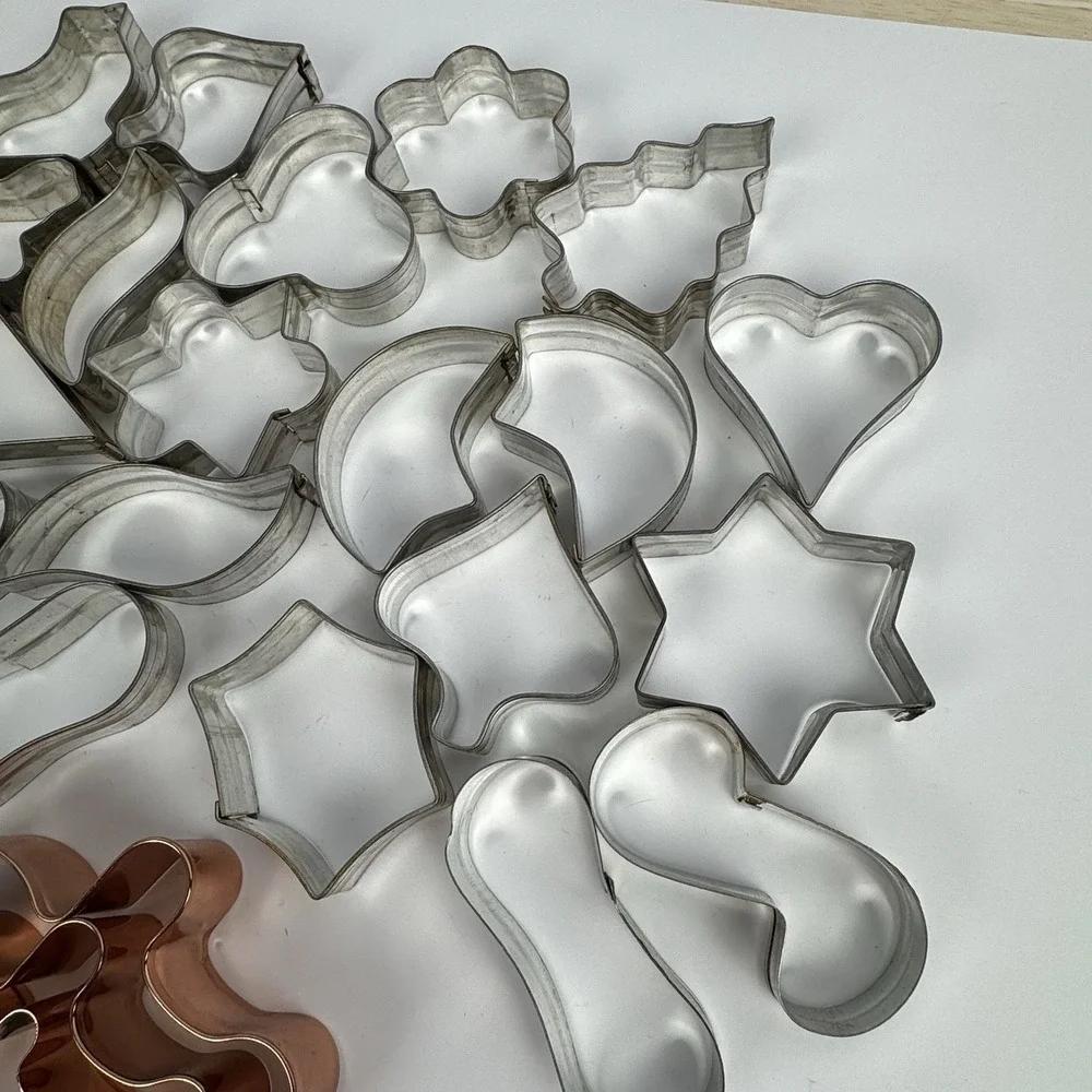 VTG Metal Cookie Cutters Crafts Set (26) Christmas Shapes‎ Gingerbread Man